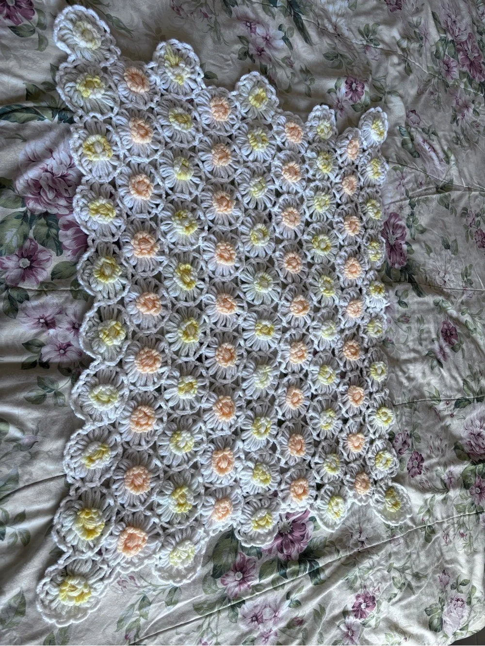 Handmade Vintage Crochet Daisy Puff Baby Blanket 25x30